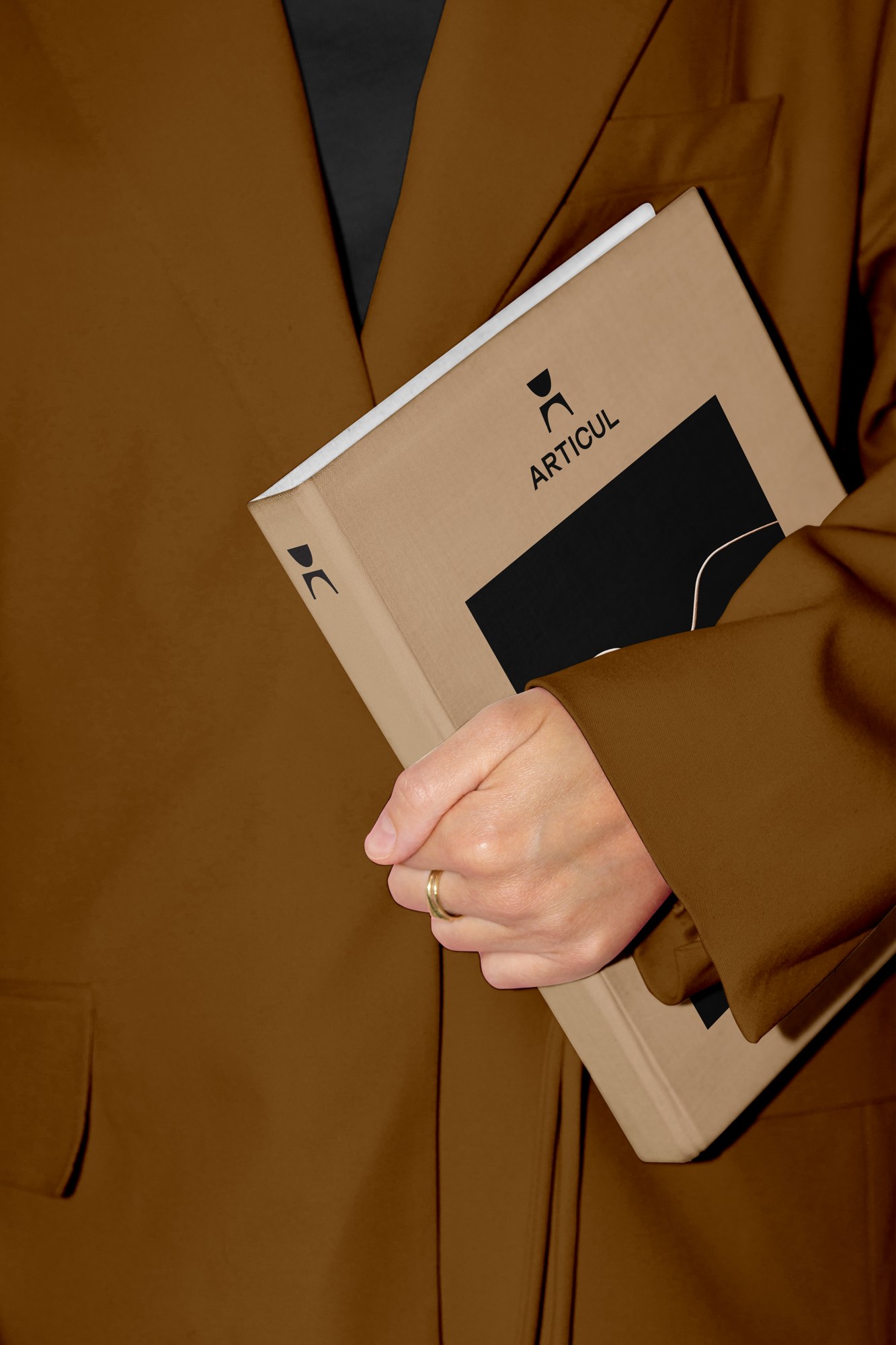 The Articul catalogue held under an arm