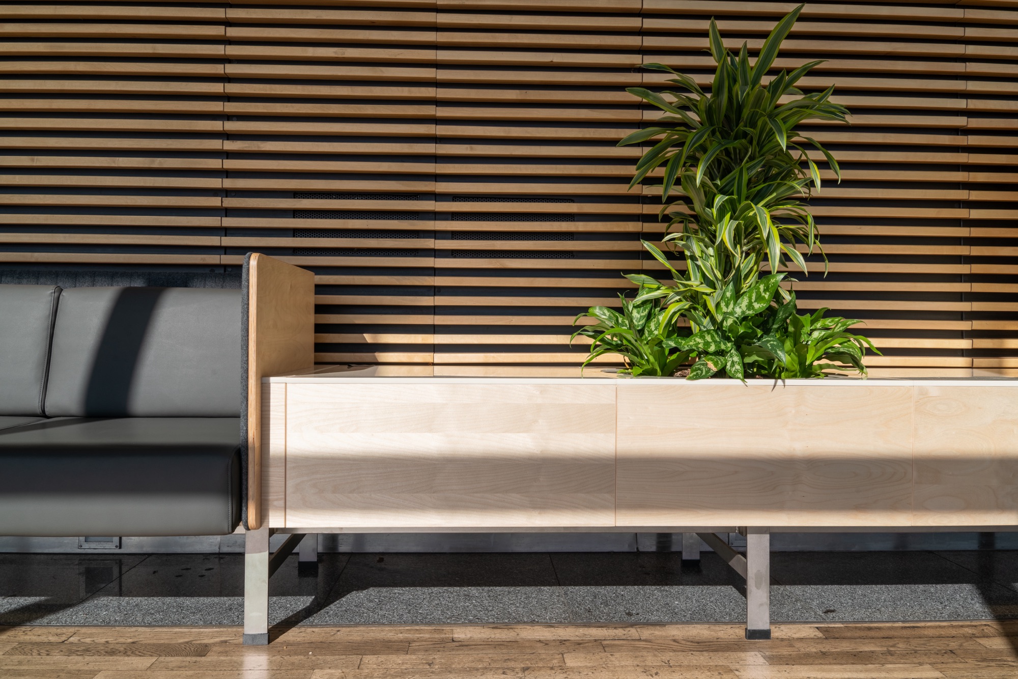 Gust seating in the terminal