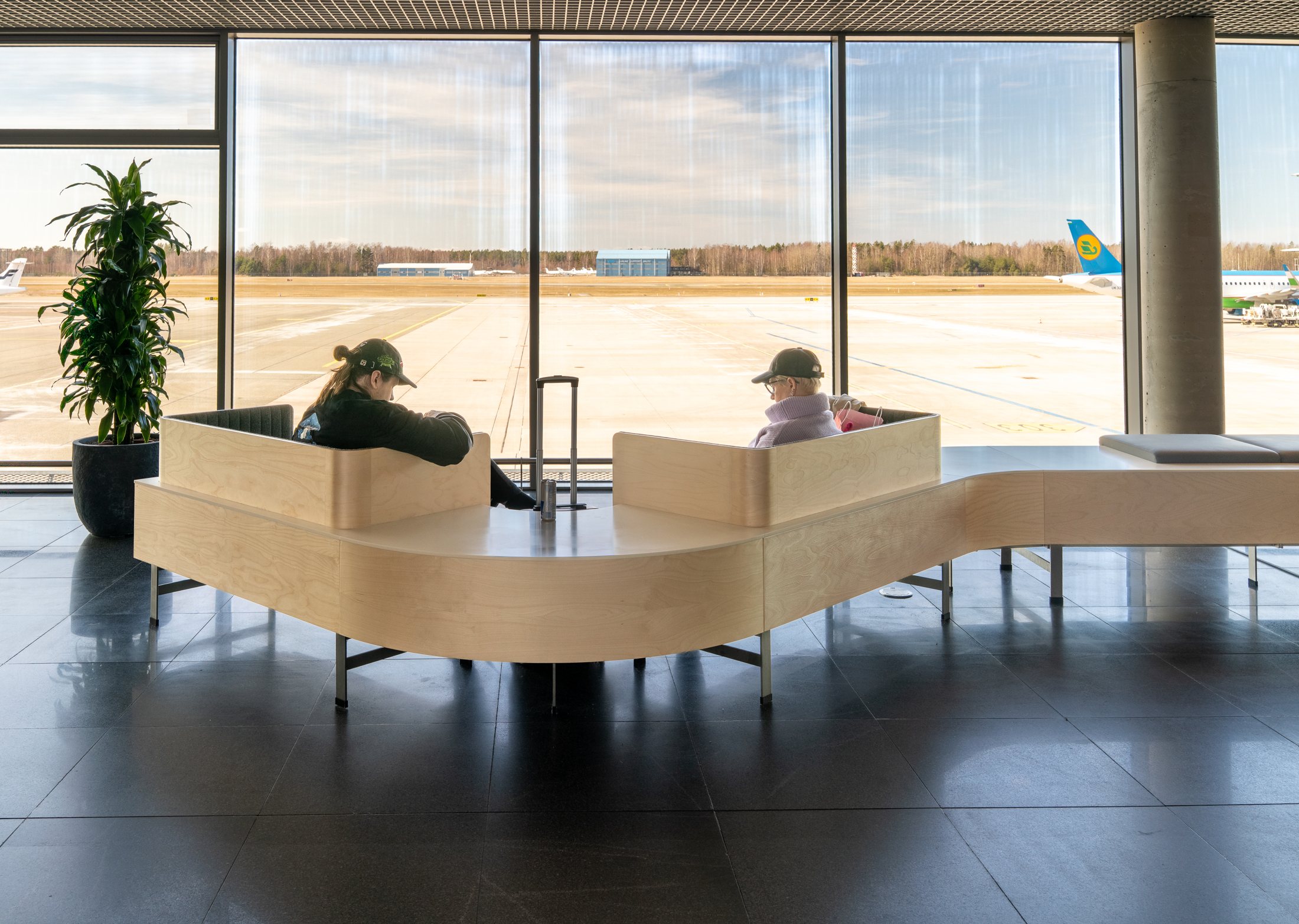 Gust seating configuration