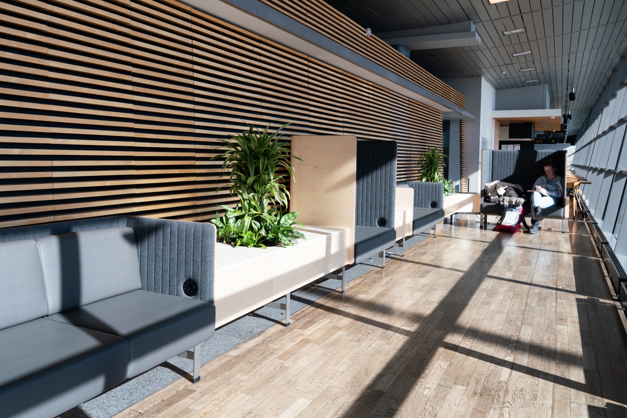 Gust seating in the terminal
